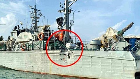 மீனவர்களின் விசைப்படகுடன் மோதியதில் சேதமடைந்த இலங்கை கடற்படையின் ரோந்து கப்பல் | கோப்புப் படம்.