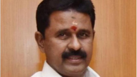 கரோனாவிலிருந்து மீண்ட அமைச்சர் காமராஜ் மருத்துவமனையிலிருந்து வீடு திரும்பினார்