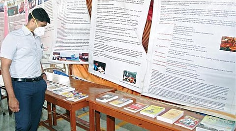 திருவண்ணாமலை அடுத்த வேட்டவலத்தில் நடந்த தொழில்நெறி வழிகாட்டும் கண்காட்சியை நேற்று பார்வையிட்ட மாவட்ட ஆட்சியர் சந்தீப் நந்தூரி.