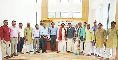 சேலம் சோனா கல்விக் குழுமத்தில் புதிதாக கட்டப்பட்ட தொழில்நுட்ப கட்டிடம் மற்றும்  நூலகம் திறப்பு விழாவில் கல்லூரியின் தலைவர் வள்ளியப்பா மற்றும் பலர் கலந்து கொண்டனர்.