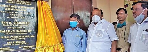 வடலூர் பேரூராட்சிக்கு உட்பட்ட வெங்கட்டங்குப்பத்தில் சமுதாய நலக்கூட கட்டிடத்தை குறிஞ்சிப்பாடி சட்ட மன்ற உறுப்பினரும், முன்னாள் திமுக அமைச்சருமான எம்ஆர்கே.பன்னீர்செல்வம் திறந்து வைத்தார்.