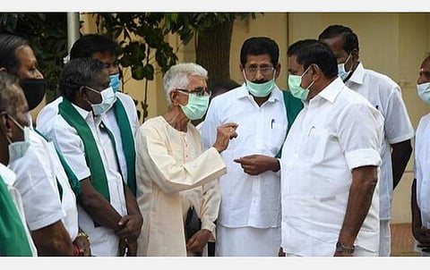 கடும் நிதி நெருக்கடியிலும் பயிர்க் கடன் ரூ.12,110 கோடி தள்ளுபடி: முதல்வரை சந்தித்து விவசாயிகள் சங்கத்தினர் நன்றி