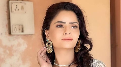 ஆபாசப் படம் எடுத்ததாக குற்றச்சாட்டு - நடிகை கைது