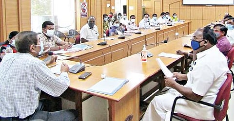 நாமக்கல் மாவட்ட ஆட்சியர் அலுவலகத்தில் அங்கீகரிக்கப்பட்ட அரசியல் கட்சியினருடன் நடைபெற்ற ஆலோசனைக் கூட்டத்தில் மாவட்ட ஆட்சியர் கா.மெகராஜ் பேசினார்.