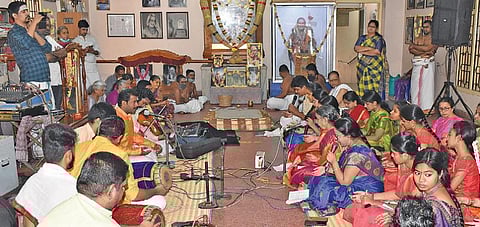 விழுப்புரம் சங்கரமடத்தில் பஞ்ச ரத்ன கீர்த்தனை நிகழ்ச்சி நடைபெற்றது.