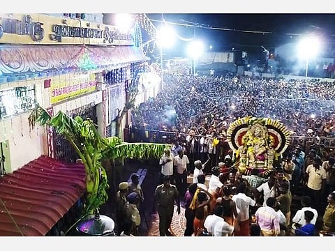 மேல்மலையனூர் கோயில் ஊஞ்சல் உற்சவம்: பக்தர்கள் அனுமதி குறித்து கோயில் நிர்வாகம் முடிவெடுக்கலாம்: உயர் நீதிமன்றம் உத்தரவு