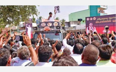 சீலப்பாடி கிராமத்தில் நடந்த பிரச்சாரக் கூட்டத்தில் பேசிய திமுக மாநில இளைஞர் அணிச் செயலாளர் உதயநிதி.