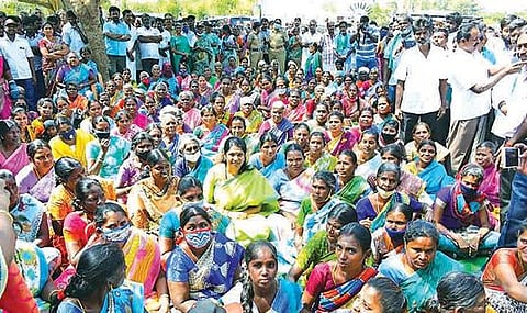 வேளாண் சட்டங்களுக்கு வரவேற்பு தெரிவித்து விவசாயிகளை வஞ்சிக்கும் விவசாயி முதல்வர் பழனிசாமி: கனிமொழி எம்.பி. விமர்சனம்