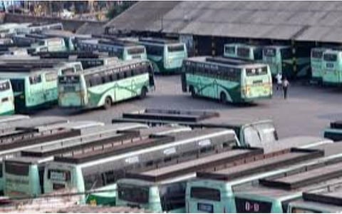 அரசு போக்குவரத்து தொழிலாளர்களுக்கு உரிய காலத்தில் வழங்கப்படாத ஓய்வூதிய பலன்களுக்கு 6 சதவீத வட்டி வழங்க வேண்டும்: சென்னை உயர் நீதிமன்றம் உத்தரவு