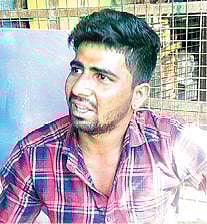 தி.மலையில் பொதுமக்களிடம் பிடிபட்ட பிஹார் இளைஞர் விகாஷ்குமார்.