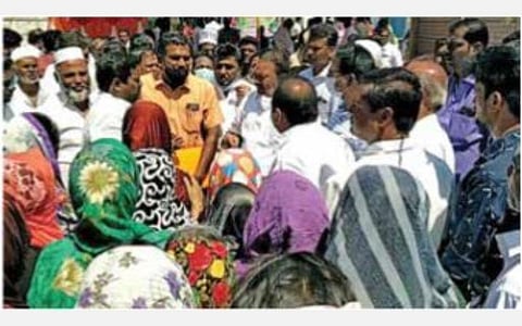 குடிநீர் விநியோகம் செய்யாததைக் கண்டித்து திண்டுக்கல்லில் அமைச்சரை மக்கள் முற்றுகை