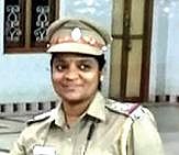 காவல் ஆய்வாளர் புனிதா.