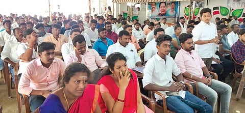 திருநெல்வேலியில் அதிமுக தகவல் தொழில்நுட்பப் பிரிவு ஆலோசனைக் கூட்டம் நடைபெற்றது. படம்: மு.லெட்சுமி அருண்