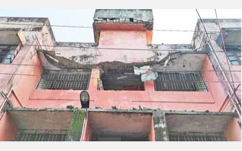 புதுச்சேரியில் மோசமான நிலையிலுள்ள அரசு குடியிருப்புகள்.