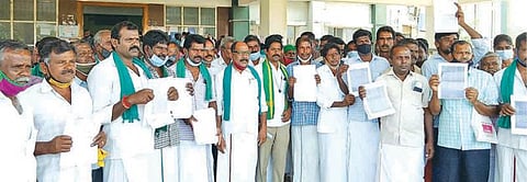 உடுமலை, அவிநாசி பகுதிகளில் கடந்த ஆண்டு பயிர்க் கடன் பெற்ற அனைத்து விவசாயிகளுக்கும் தள்ளுபடி கிடைக்க வலியுறுத்தல்