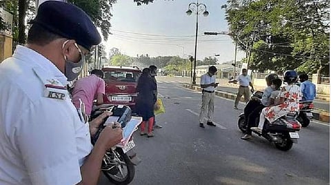 80 சதவீத விபத்துக்களை சாலை விதிகளைப் பின்பற்றினாலே தடுக்கலாம்: மதுரை மாநகராட்சி ஆணையர்