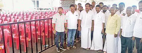 ஒத்தக்கடையில் இன்று மு.க.ஸ்டாலின் பங்கேற்கும் கூட்ட ஏற்பாடுகளைப் பார்வையிட்ட பி.மூர்த்தி எம்எல்ஏ. உள்ளிட்ட நிர்வாகிகள்