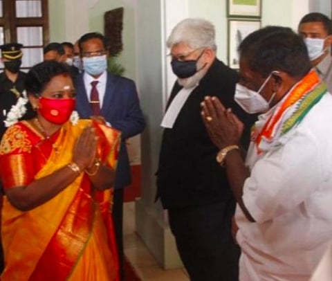 ராஜ்நிவாஸில் துணைநிலை ஆளுநர் தமிழிசை - முதல்வர் நாராயணசாமி.