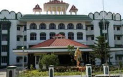 கரூர் தோரணக்கல்பட்டியில் பேருந்து நிலையம் அமைப்பதற்கு எதிரான வழக்கு: தற்போதைய நிலை தொடர உயர் நீதிமன்றம் உத்தரவு