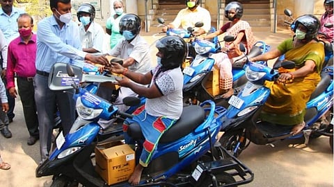 நம்பிக்கை, விடாமுயற்சியுடன் வாழ்க்கையை மேம்படுத்த வேண்டும்: மாற்றுத்திறனாளிகள் மத்தியில் குமரி ஆட்சியர் பேச்சு