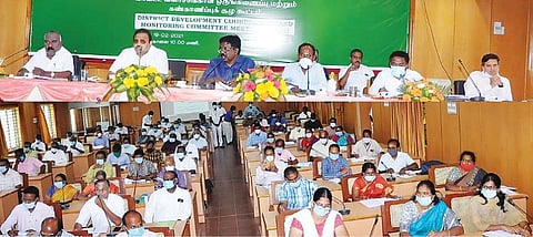 விழுப்புரம் ஆட்சியர் அலுவலகத்தில்  மாவட்ட வளர்ச்சிக்கான ஒருங்கிணைப்பு மற்றும் கண்காணிப்பு குழுக்கூட்டம் நடைபெற்றது.