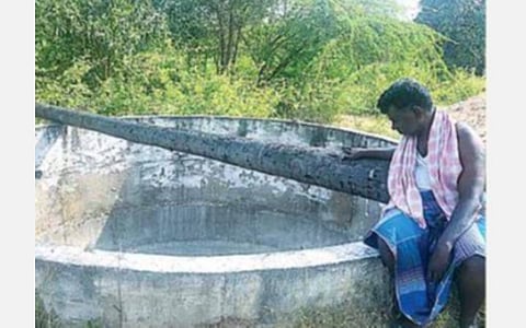 மின் இணைப்புக் கிடைக்காததால் வீணாகி வரும் நூறு நாள் திட்ட திறந்தவெளி கிணறுகள்- விளைநிலங்கள் தரிசாகக் கிடப்பதால் விவசாயிகள் வேதனை