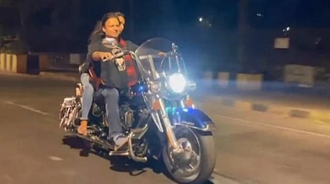 ஹெல்மெட் அணியாமல் பைக் பயணம்- ரூ.500 அபராதம் கட்டிய விவேக் ஓபராய்