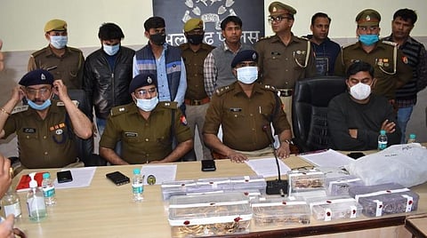 அலிகரில் காதலியுடன் சேர்ந்து பணத்திற்காக பெற்ற தாயை கொன்ற மகன்: 24 மணி நேரத்தில் கைது செய்த ‘உ.பி. சிங்கம்’ முனிராஜ் ஐபிஎஸ்