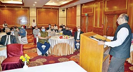 உதகையில் நடைபெற்ற ஆலோசனைக்கூட்டத்தில் பேசிய தேசிய புலிகள் காப்பக ஆணையத்தின் உறுப்பினர் செயலர் சத்தியபிரகாஷ் யாதவ்.