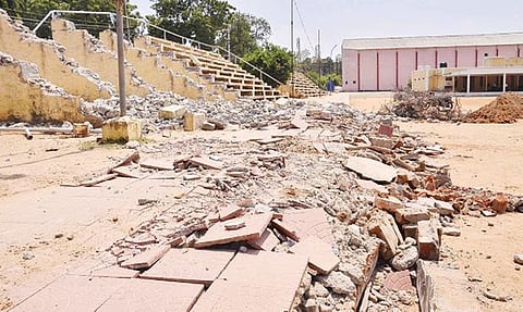 பாளையங்கோட்டை வஉசிவஉசி மைதானம் ஸ்மார்ட் சிட்டி திட்டத்தில் ரூ.14 கோடி மதிப்பீட்டில் புனரமைக்கப்படுகிறது. படம்: மு.லெட்சுமி அருண்.