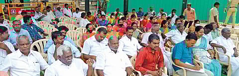 வருவாய் கிராம ஊழியர்கள் உண்ணாவிரதம்