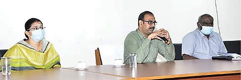 தென்காசி மாவட்ட ஆட்சியர் அலுவலகத்தில் தேர்தல் முன்னேற்பாடுகள் குறித்த ஆலோசனைக் கூட்டம் ஆட்சியர் சமீரன் தலைமையில் நடைபெற்றது.