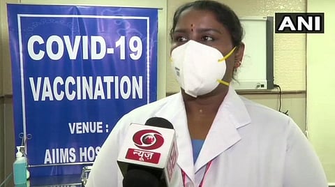 புதுச்சேரியைச் சேர்ந்த செவிலி நிவேதா