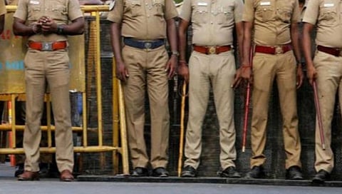 உயரதிகாரியின் அத்துமீறல்: காவல் துறைக்குத் தலைக்குனிவு