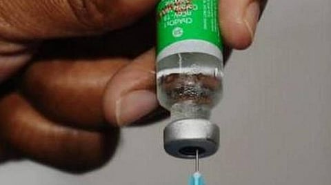 பொதுமக்கள் ‘104’ என்ற எண்ணில் புகார் அளிக்கலாம்; கரோனா தடுப்பூசிக்கு அதிக கட்டணம் வசூலித்தால் நடவடிக்கை: தனியார் மருத்துவமனைகளுக்கு சுகாதாரத் துறை எச்சரிக்கை