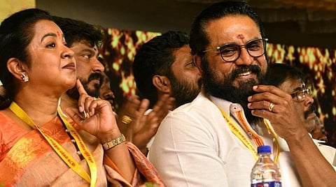 தூத்துக்குடியில் நடைபெற்ற அகில இந்திய சமத்துவ மக்கள் கட்சியின் மாநில பொதுக்குழுக் கூட்டத்தில் அக்கட்சியின் தலைவர் ரா.சரத்குமார் பேசினார். படம்: என்.ராஜேஷ்