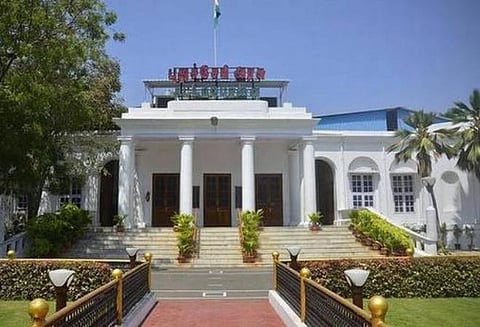 புதுச்சேரி ஆளுநரின் ஆலோசகர்களுக்கு சட்டப்பேரவையில் அமைச்சர்களின் அறை ஒதுக்கீடு