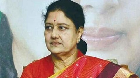 அரசியலில் இருந்து விலகுகிறேன்: திமுக ஆட்சியில் அமர்வதைத் தடுக்க ஒரு தாய் பிள்ளைகளாக இணையுங்கள்-வி.கே.சசிகலா