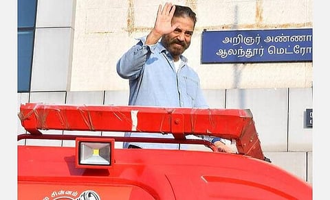 சென்னையில் கமல்ஹாசன் பிரச்சாரம் தொடக்கம் : திறந்த வேனில் நின்றபடி வாக்கு சேகரித்தார்