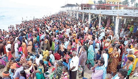 அய்யா வைகுண்டர் அவதார தினவிழா கொண்டாட்டம் :  சாமிதோப்புக்கு பல்லாயிரக்கணக்கான பக்தர்கள் ஊர்வலம்