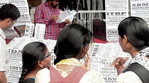 தமிழகத்தில் அரசு வேலைக்காக 63 லட்சம் பேர் காத்திருப்பு: வேலைவாய்ப்பு பயிற்சித் துறை தகவல்