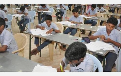 பிளஸ் 1 சேர்க்கையை கருத்தில் கொண்டு 10-ம் வகுப்புக்கு பொதுத்தேர்வு நடத்த தனியார் பள்ளிகள் முடிவு : வினாத்தாள் தயாரிக்கும் பணிகள் தொடக்கம்