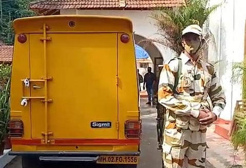  18 கிலோ தங்கம் இருந்த வாகனம்.