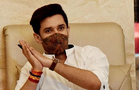 பிஹாரில் கூட்டாகக் கட்சி தாவும் லோக் ஜன சக்தியினர்: சிராக் பாஸ்வானுக்கு நெருக்கடி