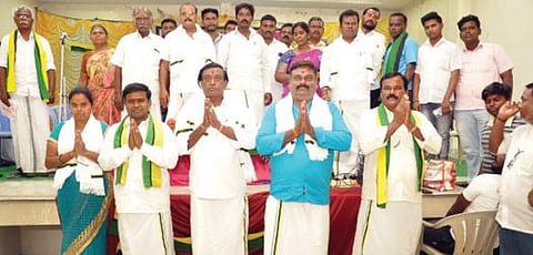 கிருஷ்ணகிரியில் வீரத் தியாகி விஸ்வநாததாஸ் தொழிலாளர்கள் கட்சியின் சார்பில் அறிமுகம் செய்யப்பட்ட வேட்பாளர்கள்.