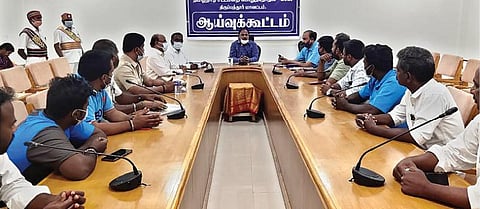 திருப்பத்தூரில் அச்சக உரிமையாளர்களுக்கான ஆலோசனைக் கூட்டம் மாவட்ட ஆட்சியர் சிவன்  அருள் தலைமையில் நடைபெற்றது.