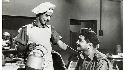 தாயே உனக்காக படத்தில் நாகேஷ்- சிவகுமார்.