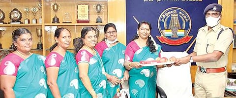 திருநெல்வேலி மாவட்ட  காவல்துறையில் பணிபுரியும் பெண்களுக்கு  காவல் கண்காணிப்பாளர் மணிவண்ணன் மகளிர்  தின வாழ்த்துகள் தெரிவித்தார்.