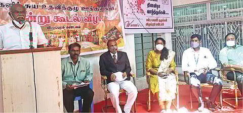 பவ்டா தொண்டு நிறுவனம் சார்பில் நடைபெற்ற மகளிர் தின விழாவில் மேலாண் இயக்குநர் சி. ஜாஸ்லின் தம்பி பேசுகிறார்.