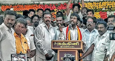 சிதம்பரத்தில் கட்சிப் பிரமுகரின்  இல்ல நிகழ்ச்சியில் பேசிய விஜயகாந்த் மகன் விஜய பிரபாகரன்.